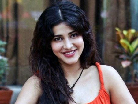 అప్పుడు చాలా బాధేసింది.. కానీ ఇప్పుడు లైట్ అంటూ ఈజీగా చెప్పేసిన శృతి హాసన్