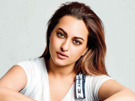 అతడి మాటలు నమ్మవద్దు: ఛీటింగ్ ఆరోపణలపై సోనాక్షి సిన్హా