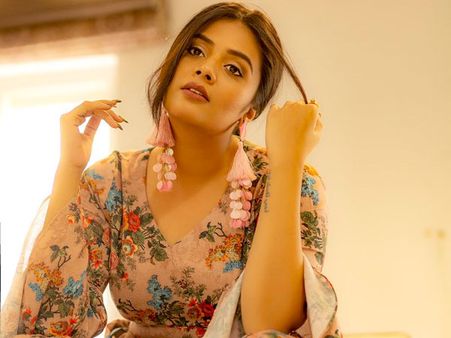 బిగ్ బాస్ 3 లో హాట్ భామ.. శ్రీముఖికి పోటీగా! యూత్‌కి పండగే..