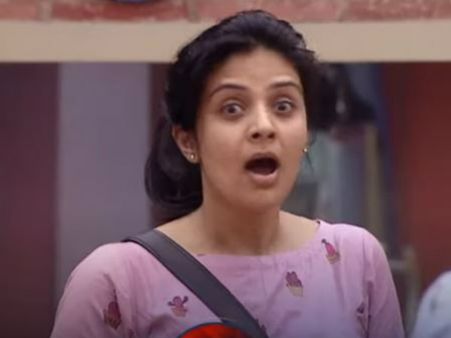 వాహ్! క్యా బాత్ హై... శ్రీముఖితో పిసికించాడుగా, బిగ్‌‌బాస్ భలే చేశాడంటూ కామెంట్స్!