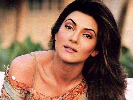 తన కన్నా 15 ఏళ్ల చిన్నవాడైన బాయ్ ఫ్రెండ్‌తో రొమాన్స్.. నాలుగు పదుల వయసులో ఇదేం పని?