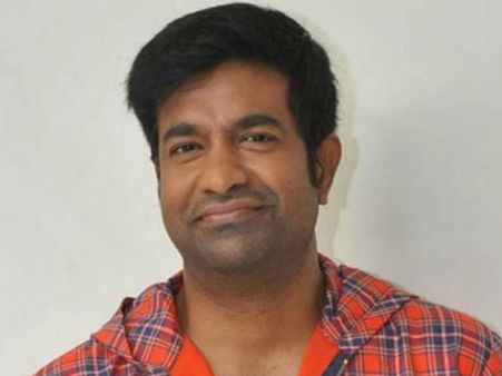 అస్సలు గుర్తుపట్టని విధంగా టాప్ కమెడియన్.. సోషల్ మీడియాలో వైరల్‌గా మారిన లుక్