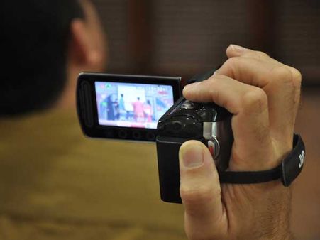 మద్యం తాగించి.. ఫొటోలు తీశాడు.. లైంగిక దాడి కేసులో నటుడికి..!