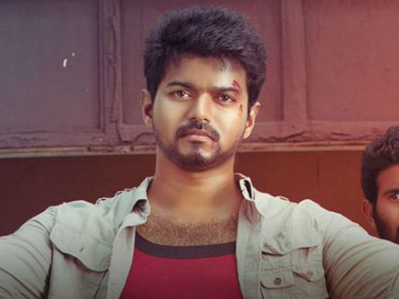 తమ హీరోను బ్రతికించారు... ప్రత్యర్థి వర్గం హీరో ఫ్యాన్స్‌కు చుక్కలు చూపించారు!