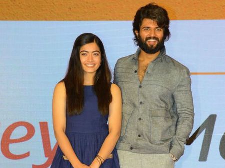 పాత ఎఫైర్ గురించి కెలికారు.... వారి నుంచి రష్మికను కాపాడిన విజయ్ దేవరకొండ!