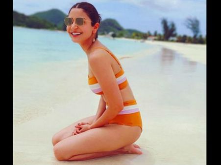 బికినీ ఫోటో షేర్ చేసిన అనుష్క... భార్య పోస్టుపై విరాట్ కోహ్లి ఎలా రియాక్ట్ అయ్యారంటే?