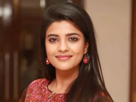 ‘భారతీయుడు - 2’ నుంచి తప్పుకున్న యంగ్ హీరోయిన్