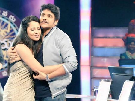 నాగార్జున అంటే ఎప్పటికీ క్రష్.. ఆయన కౌగిలిలో అనసూయ.. ఏంటి ఇలా షాకిచ్చింది!