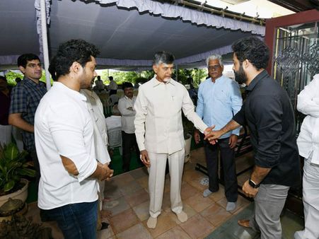 హరికృష్ణ సంవత్సరీకం... కళ్యాణ్ రామ్, ఎన్టీఆర్‌కు బాబు పరామర్శ