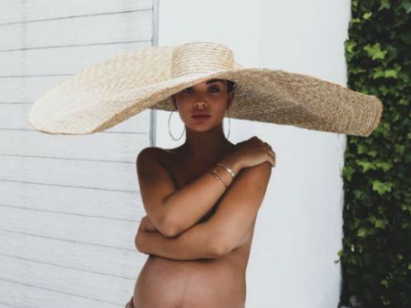 ఒంటిపై నూలు పోగు లేదు.. న్యూడ్‌గా దర్శనమిచ్చి షాకిచ్చిన అమీ జాక్సన్