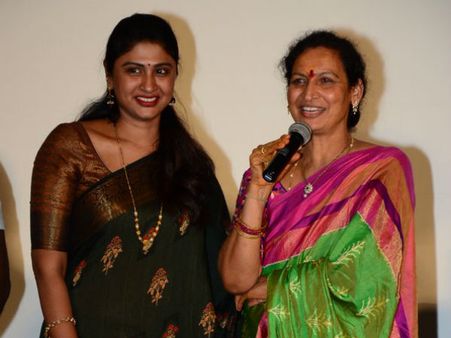 సినిమాల్లోకి ఎందుకు వెళ్లాడనే బాధ ఉండేది.. హీరో కార్తీకేయ తల్లి షాకింగ్ కామెంట్