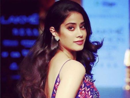 దక్షిణాదికి జాన్వీ కపూర్.. స్టార్ హీరోకు కూతురిగా చేయడానికి గ్రీన్ సిగ్నల్