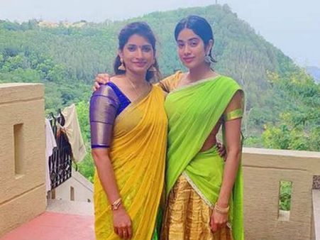 శ్రీదేవి జయంతి సందర్భంగా సరికొత్త లుక్‌లో జాన్వీ కపూర్.. తిరుమలలో ఆమెతో కలిసి..