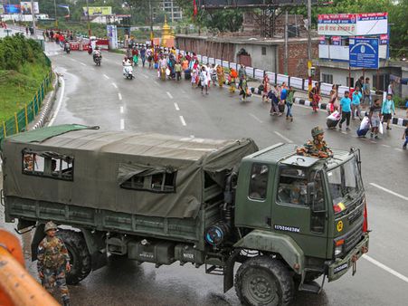 దేశ వ్యాప్తంగా ‘ఆర్టికల్ 370’ కల్లోలం... సినీ స్టార్లు ఏమంటున్నారంటే!