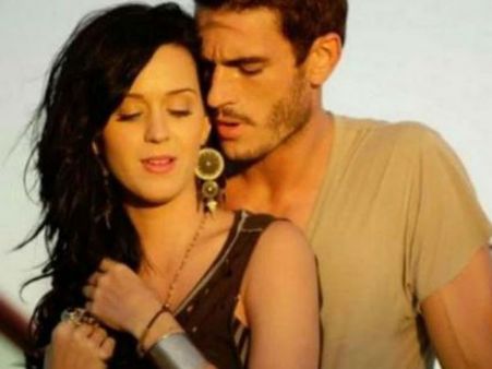 ఆమె నా ప్యాంట్ కిందకు లాగేసి తన ఫ్రెండ్స్‌కి చూపించింది.. నటుడి సంచలన వ్యాఖ్యలు