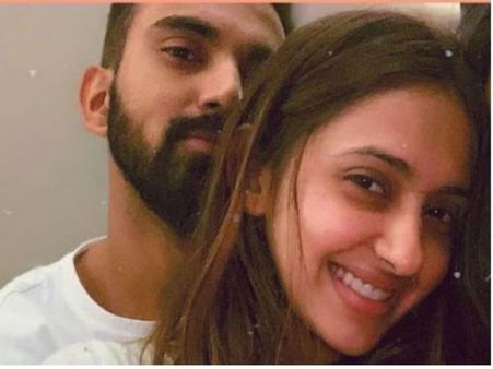 క్రికెటర్ కేఎల్ రాహుల్ చిలక కొట్టుడు.. నిధి అగర్వాల్, మరో ముగ్గురితో అఫైర్లపై..