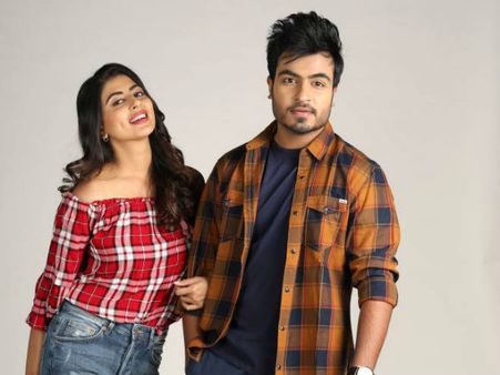 స్వేచ్ఛలేని జీవితం శత్రువు లేని యుద్ధం.. రిలీజ్‌కు మళ్లీ మళ్లీ చూశా రెడీ