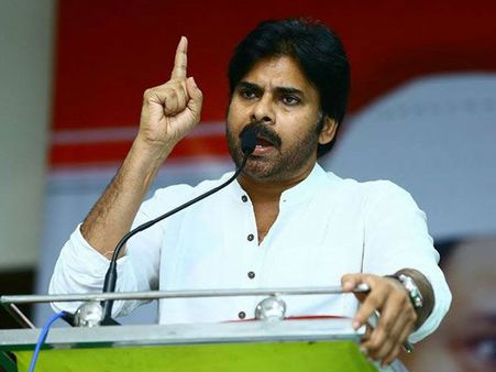 అలాంటి వాళ్ల వల్లే చిన్నగా కనిపిస్తున్నా.. అందుకే సినిమా ఫంక్షన్లలో తలదించుకుంటా: పవన్