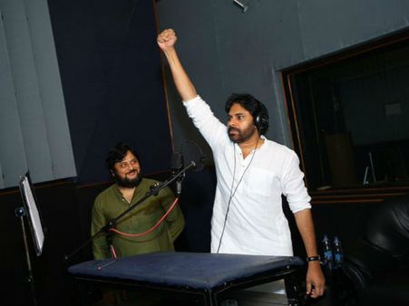 గుర్తించని వీరుడు ఒక్కడున్నాడు.. కేక పెట్టిస్తున్న పవన్ పవర్‌ఫుల్ డైలాగ్