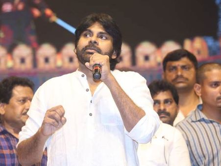 కొణిదెల ఇంటి పేరు ఎలా వచ్చిందంటే.. ఉద్వేగంగా చెప్పిన పవన్ కల్యాణ్