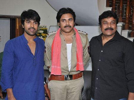 ఇక్కడ పవన్.. అక్కడ సూపర్‌స్టార్.. చిరంజీవి కోసం రామ్ చరణ్ అదిరిపోయే ప్లాన్