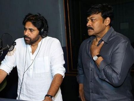 చిరుతొో కలిసి సైరాలో పవన్ కల్యాణ్..పిడికిలి బిగించి సింహగర్జన.. ఫ్యాన్స్‌కు పండగే