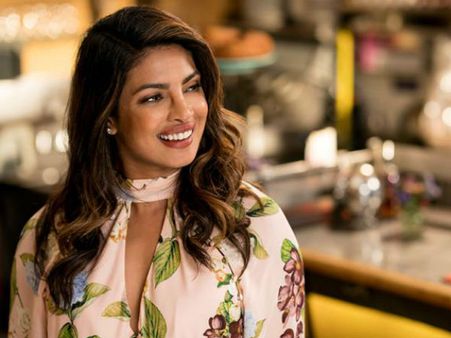 కశ్మీర్ అంశంపై భారతీయురాలిగా ప్రియాంక రియాక్ట్ అయ్యారు: జావేద్ అక్తర్ మద్దతు