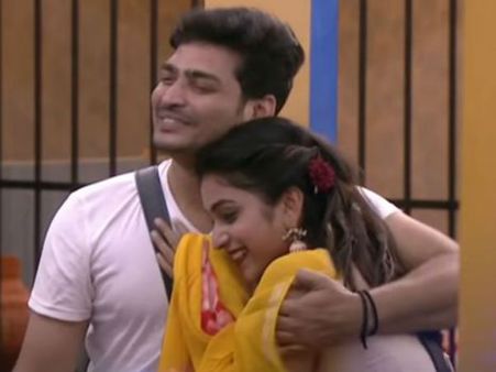 ‘బిగ్ బాస్’లో కొత్త కపుల్స్.. హౌస్‌లోనే హనీమూన్ మొదలెట్టేశారు.. ఎగతాళి చేసిన కంటెస్టెంట్లు