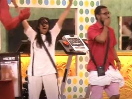 భలే దెబ్బకొట్టింది: అమాయకంగా శ్రీముఖి చేతిలో మోసపోయిన వరుణ్ సందేశ్