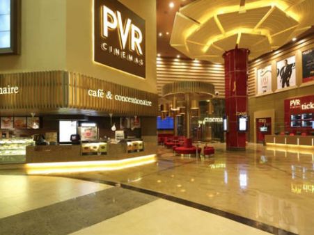 జియో ఫైబర్ ఫస్ట్ డే ఫస్ట్ షో... ఆందోళనలో మల్టీప్లెక్స్ యజమానులు!