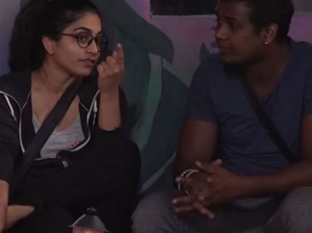 అన్ సీన్ వీడియో: నేను నీకు రింగ్ ఇచ్చి ప్రపోస్ చేస్తే ఏం చేస్తావ్: పునర్నవిని ప్రశ్నించిన రాహుల్