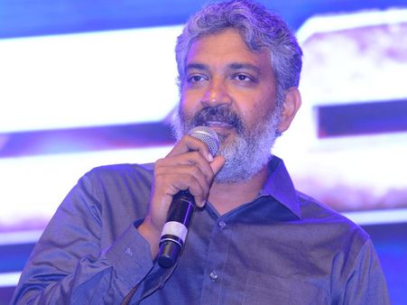 సుజీత్ చాలా చిన్న కుర్రోడు.. ఓ రోజు ప్రభాస్ చాలా ఎక్సయిటెడ్‌గా వచ్చి.. రాజమౌళి