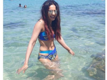 బికినీతో సెగలు రేపిన రకుల్.. క్లీవేజ్ షో చేస్తూ పాప పరేషాన్ చేసిందిలే!