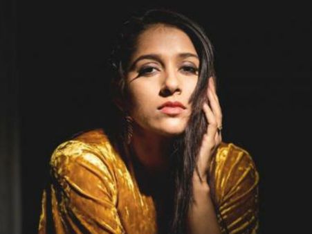 ఏంటి అమ్మాయి సెక్స్ చేస్తే తప్పు.. అదే అబ్బాయి చేస్తే తప్పు లేదా? రష్మీ సెన్సేషనల్ కామెంట్స్