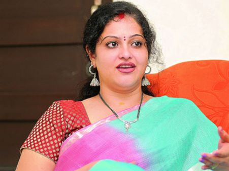 మళ్లీ హాట్ హాట్‌గా రాశి రీ ఎంట్రీ.. ఏ సినిమాతో అంటే.. !