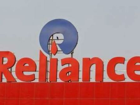 విడుదలైన రోజు నేరుగా ఇంట్లోనే సినిమా.. జియో గిగా దెబ్బకు వణికిపోతున్న మాల్స్