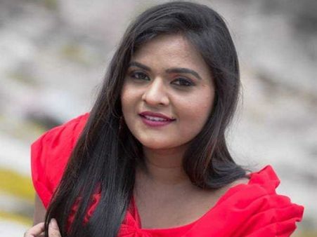 వెళ్ళగానే కమిట్‌మెంట్ అడిగారు.. ఛాన్స్ ఇస్తా నాకేంటి అంటూ.. బిగ్ బాస్ రోహిణి షాకింగ్ కామెంట్స్