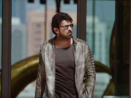 ఆ హీరో ఫ్యాన్స్ ప్రభాస్ సినిమాపై పడి ఏడుస్తున్నారు.. మీరు మారరా గొర్రెల్లారా: నటి షాకింగ్ కామెంట్స్