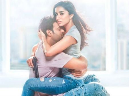 ప్రభాస్, శ్రద్ద రొమాంటిక్ డోస్.. కాపీ కొట్టారంటూ రెబల్ స్టార్ యాంటీ ఫ్యాన్స్ హల్చల్