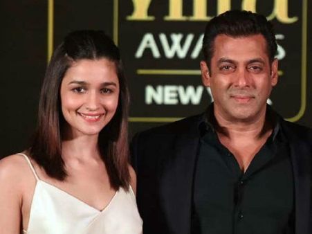 టాప్ డైరెక్టర్‌తో సూపర్ స్టార్ సినిమా ఇప్పట్లో లేనట్లే...