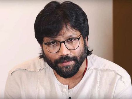 రూటు మార్చిన ‘అర్జున్ రెడ్డి’ డైరెక్టర్... మహేష్ బాబు సినిమా పక్కన పడేశాడా?