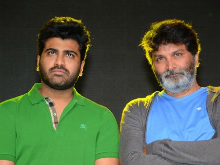 పవన్ కళ్యాణ్ అన్నీ వదిలేశాడు, త్రివిక్రమ్ క్యారెక్టర్ ఇవ్వనన్నాడు, మా కాళ్ల మీద పడొద్దు: శర్వానంద్