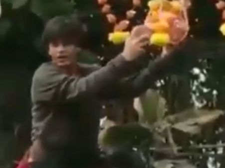 కృష్టాష్టమి రోజున ఉట్టి కొట్టిన షారుక్.. వైరల్‌‌గా మారిన వీడియో.. ఎందుకంటే!