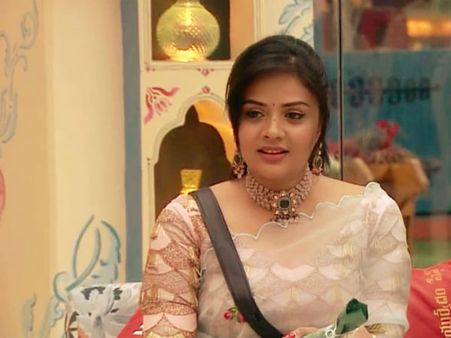 షాకింగ్ న్యూస్.. శ్రీముఖిపై పుకార్లు పుట్టిస్తున్నారంటూ పోలీస్ స్టేషన్‌లో కేసు ఫైల్