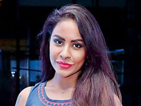 టాలీవుడ్‌లో అతడో డమ్మీ హీరో.. దాని కోసం చచ్చిపోతాడు: శ్రీరెడ్డి సెన్సేషనల్ పోస్ట్