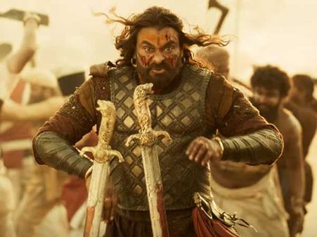 ‘సైరా’ టీజర్: చరిత్ర మనతోనే మొదలవ్వాలంటూ అదరగొట్టిన మెగాస్టార్!