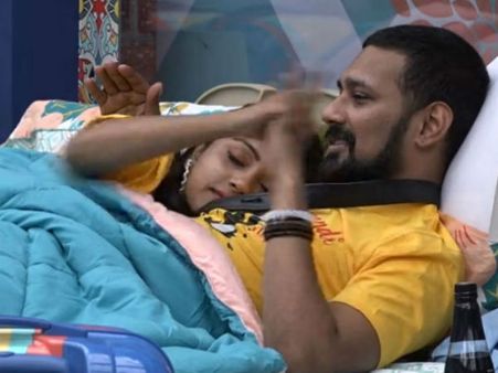 హగ్ కావాలంటూ వరుణ్ దుప్పట్లో దూరిన వితిక.. వద్దు వద్దు అంటూనే రొమాన్స్