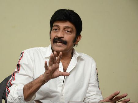 ప్రజల ప్రాణాలు తీస్తారా? దొంగలకు ఆయుధం దొరికినట్టే.. హీరో రాజశేఖర్ ఫైర్