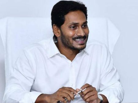 తెలుగు సినిమాలు అదరగొట్టాయి, ఉన్నత శిఖరాలు అందుకోవాలి: వైఎస్ జగన్