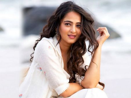 లీకైన అనుష్క ఫొటోలు.. ఆమెను ఇలా ఎప్పుడూ చూసుండరు.. స్వీటీని చూస్తే భయపడతారు.!